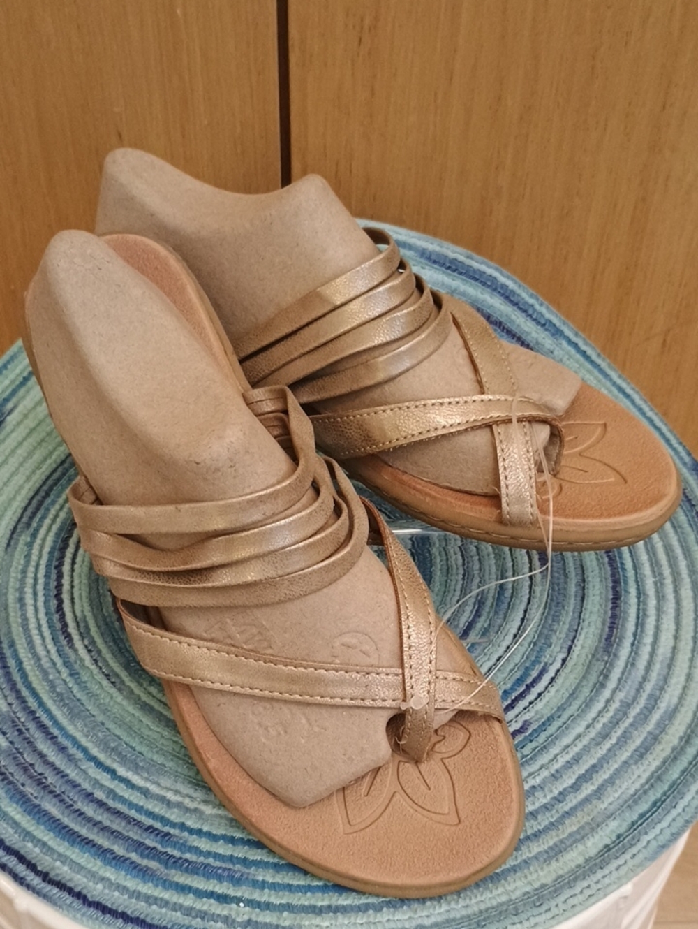 NWOT Born Concept SZ 9 Women’s Metallic Tan Strappy Sandals